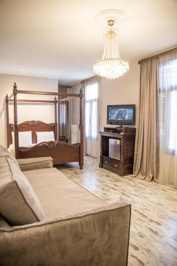 Politia Hotel Ioannina Bagian luar foto